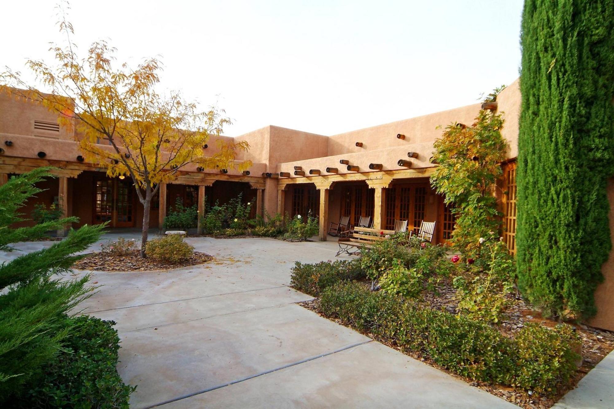 Courtyard Page At Lake Powell Exterior photo